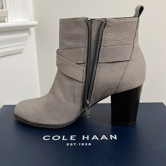 Cole Hann women’s grey Hinckley leather bootie in ironstone nubuck - Picture 3 of 6